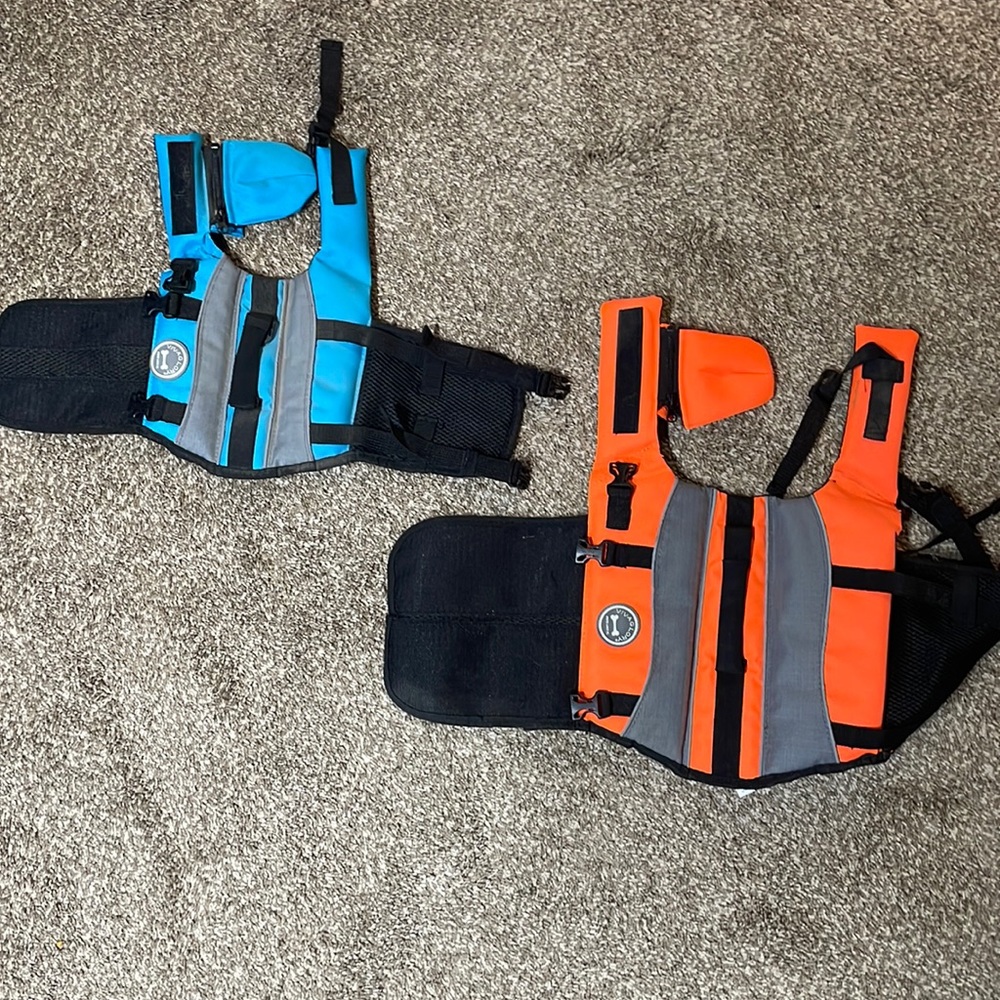 Small and extra small dog life jackets